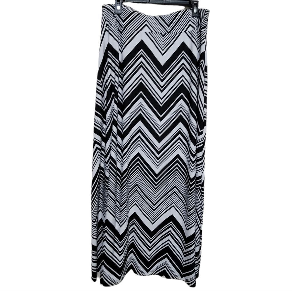 Studio JPR Black and White Chevron Print Maxi Skirt L